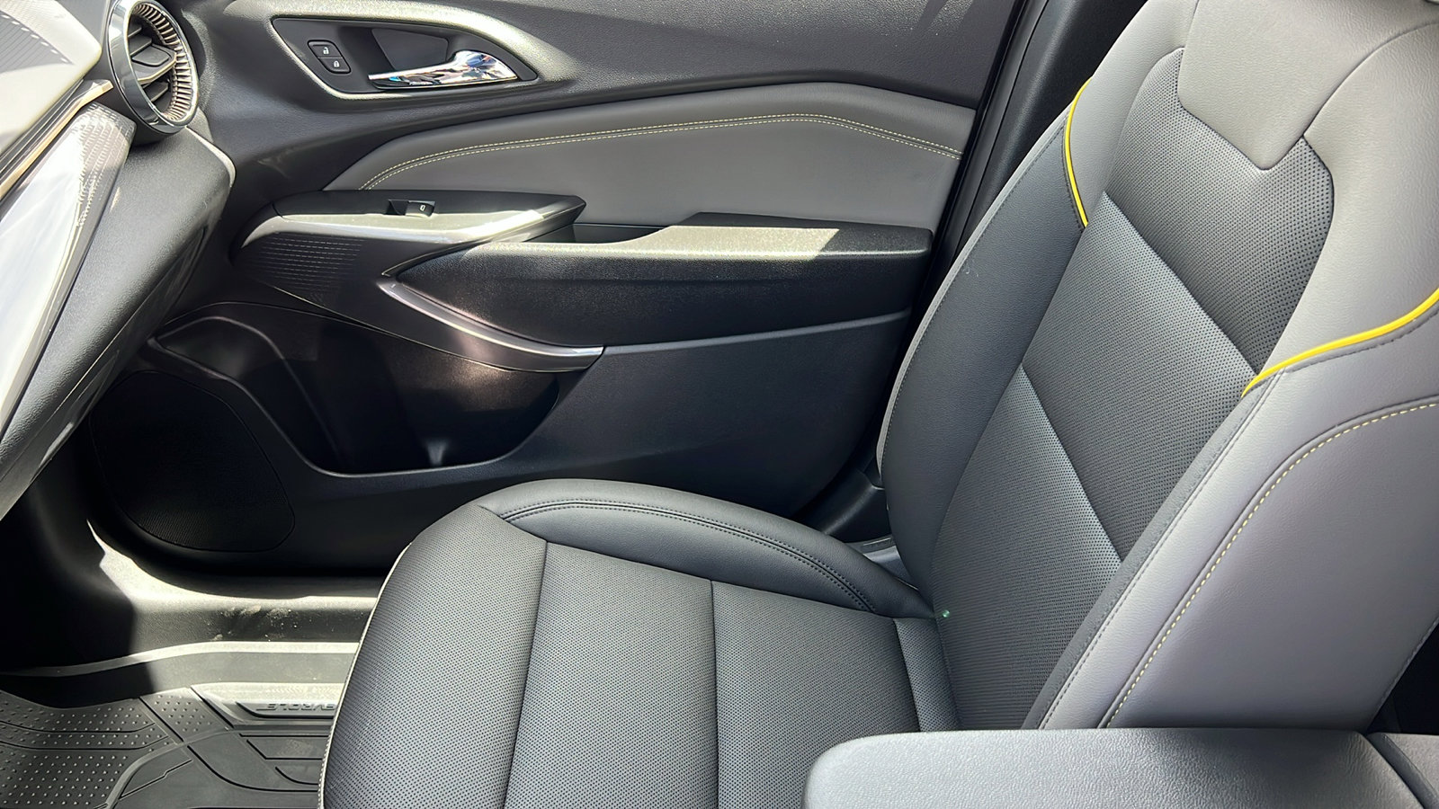 New 2025 Chevrolet Trax ACTIV w/ Driver Confidence Package image 19