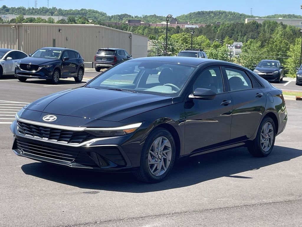 Certified 2024 Hyundai Elantra SEL FWD image 7