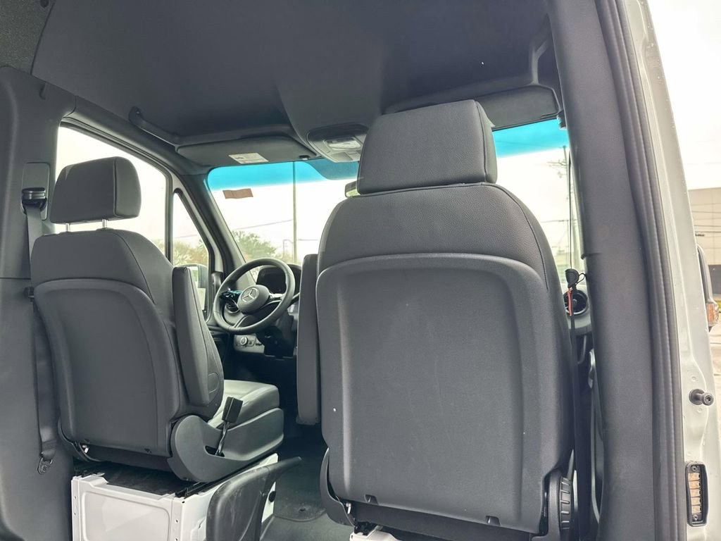 Used 2025 Mercedes-Benz Sprinter 2500 image 7