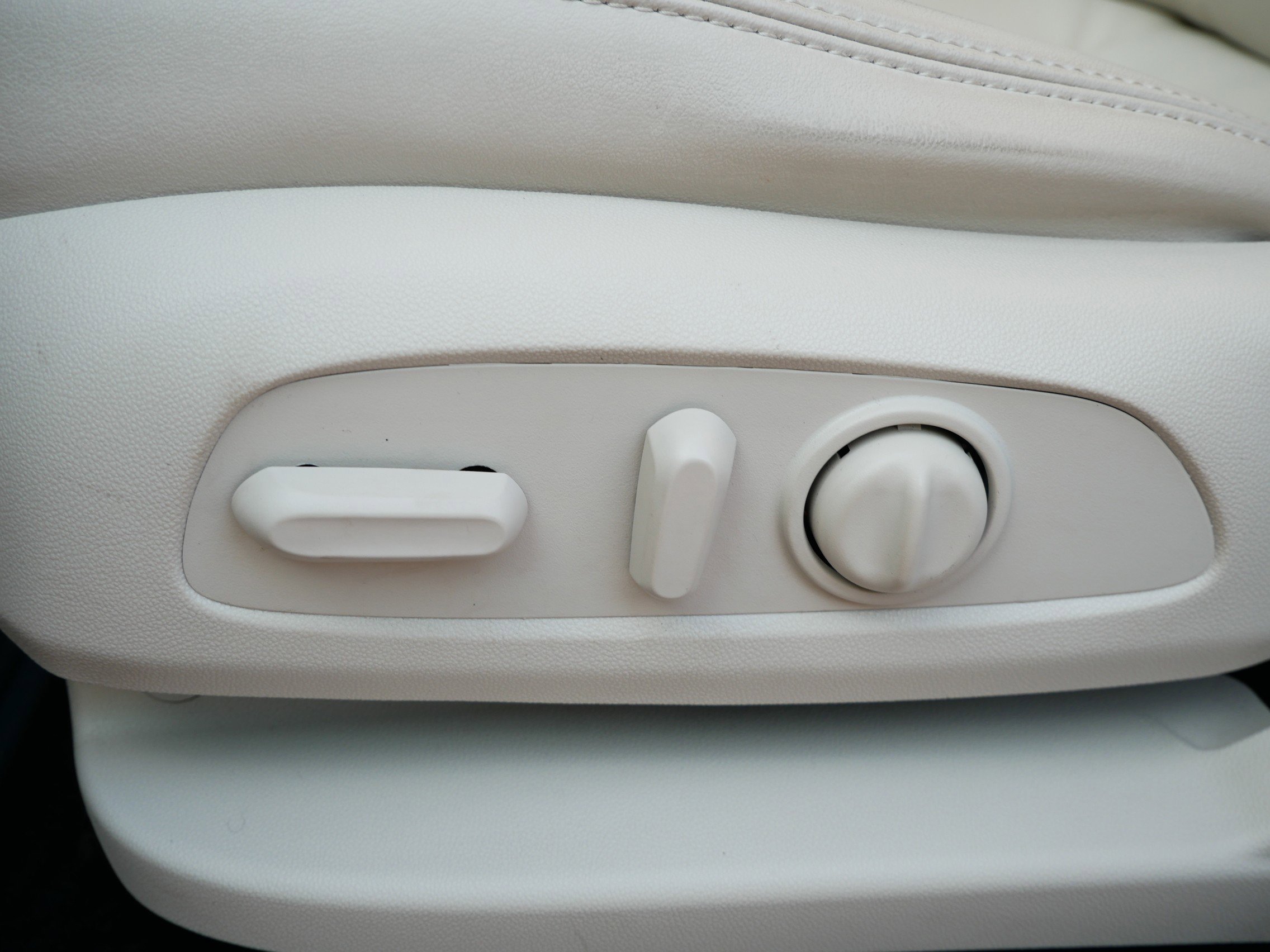 Used 2022 Buick Enclave Essence image 16