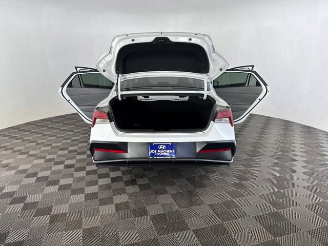 Certified 2025 Hyundai Elantra SEL FWD image 20