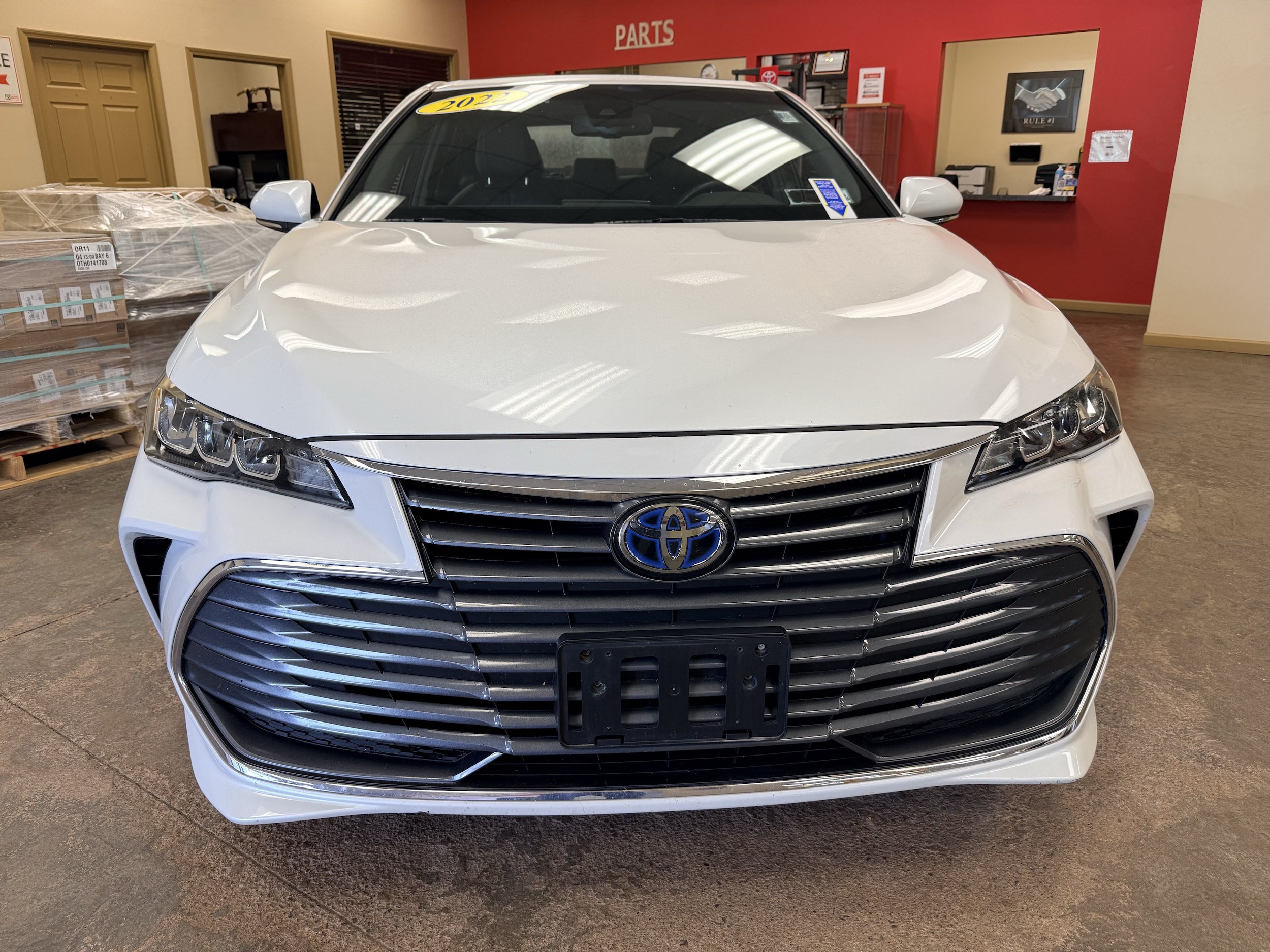 Used 2022 Toyota Avalon XLE w/ Moonroof Package FWD video 2