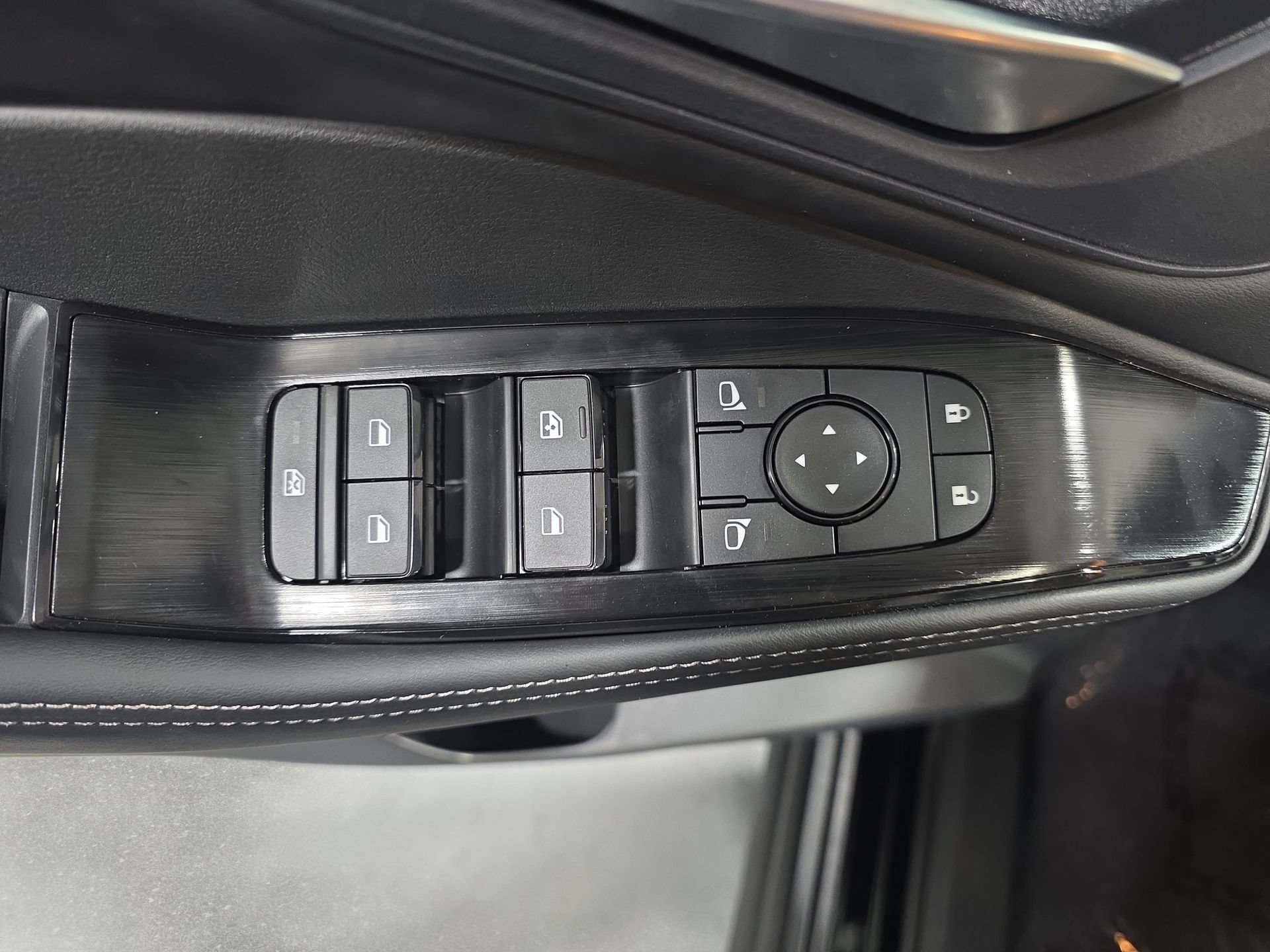 New 2026 Nissan Rogue SV FWD image 27