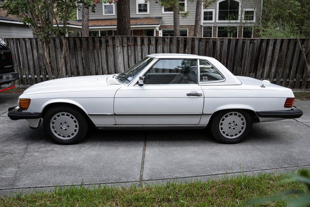 Used 1988 Mercedes-Benz 560 SL image 3