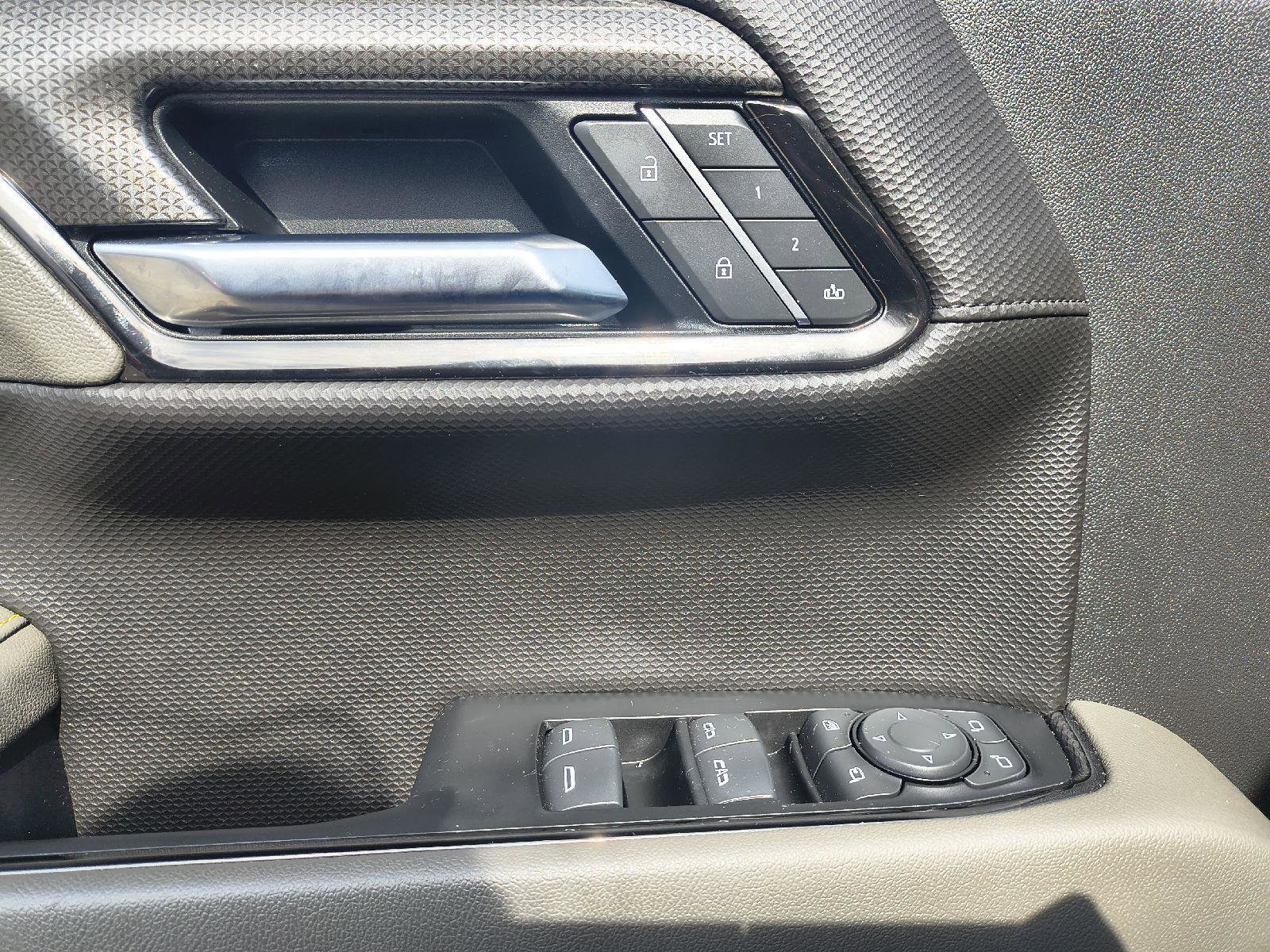 Used 2022 Chevrolet Silverado 1500 ZR2 image 12