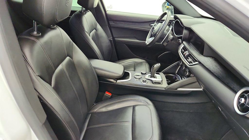 Used 2022 Alfa Romeo Stelvio Sprint image 24
