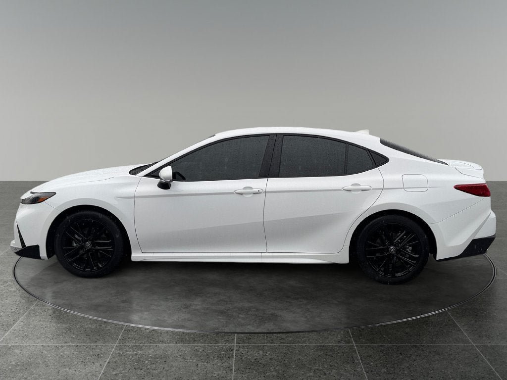 Used 2026 Toyota Camry SE FWD image 5