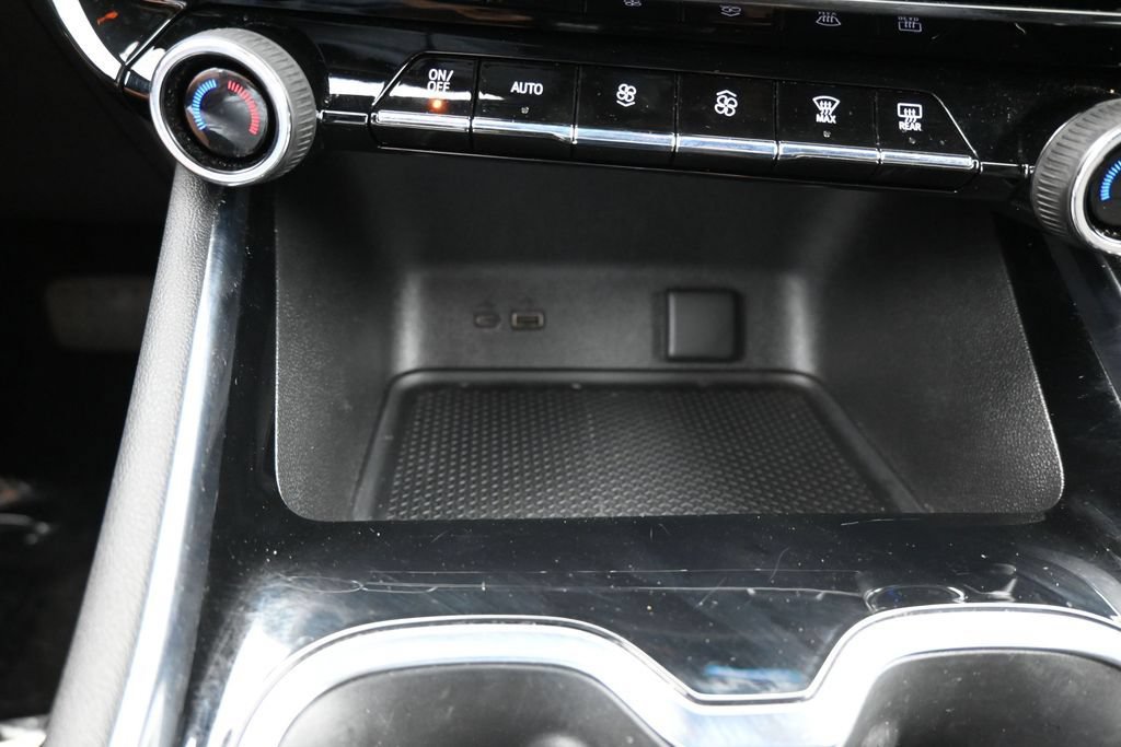 Used 2024 Chevrolet Traverse LS FWD image 32
