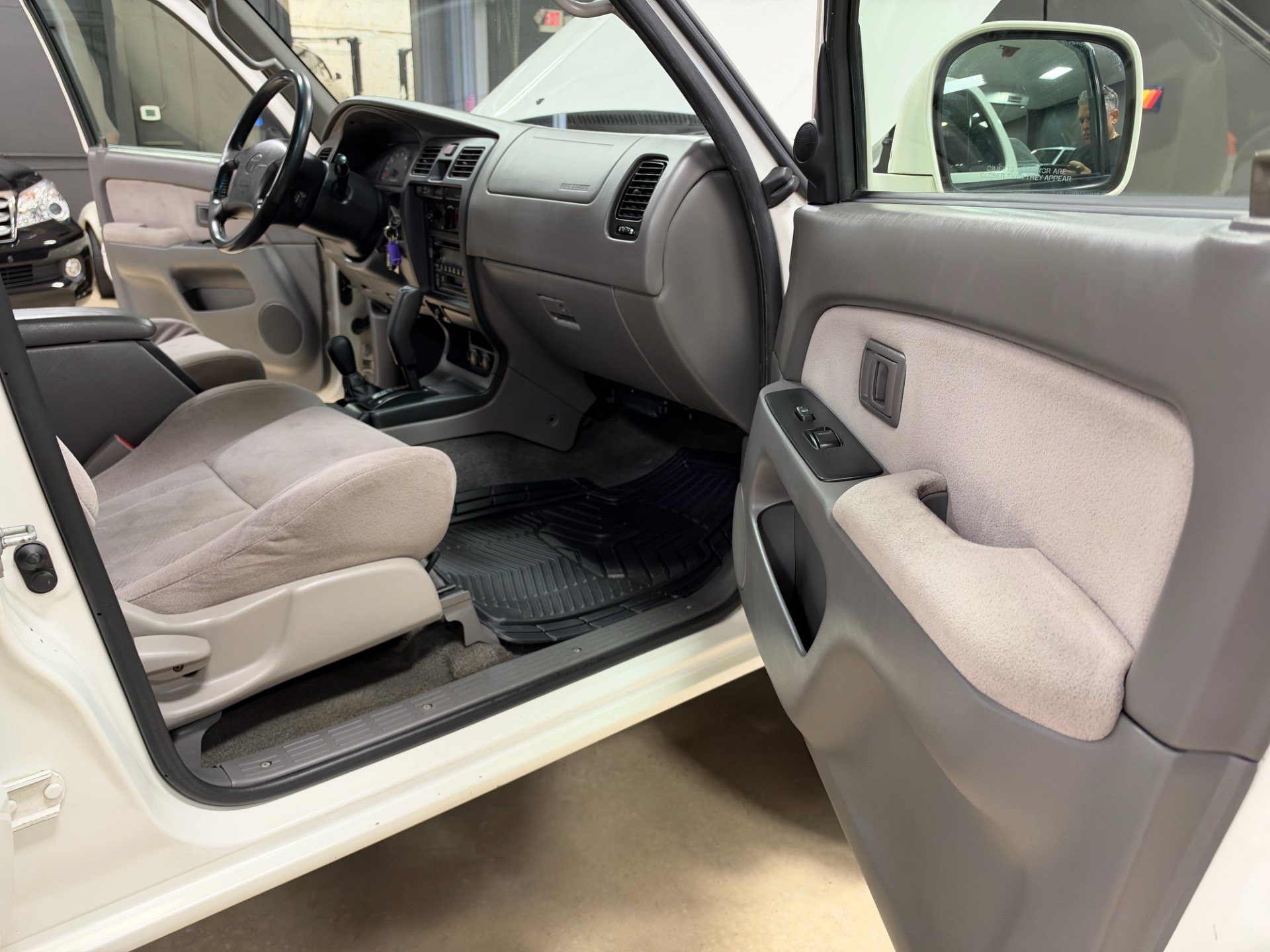 Used 2002 Toyota 4Runner SR5 w/ Upgrade Value Pkg 2 AWD/4WD image 27