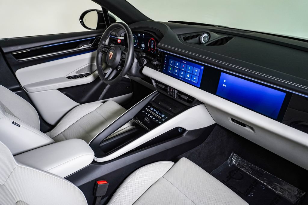 Certified 2025 Porsche Macan 4S Electric AWD/4WD image 14