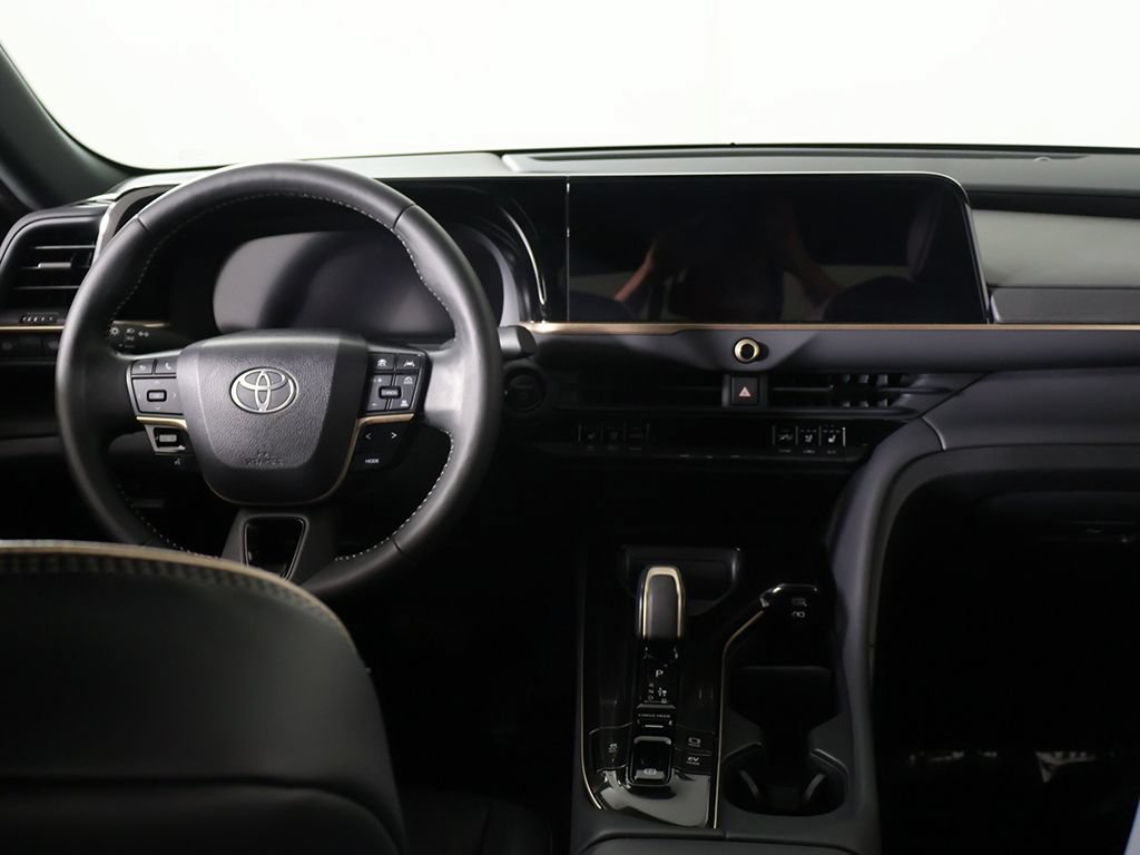 Used 2025 Toyota Crown AWD/4WD image 30