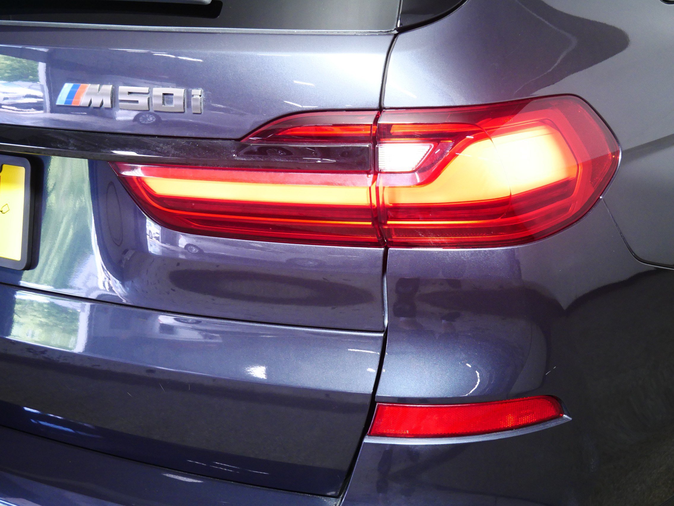 Used 2020 BMW X7 M50i w/ Dynamic Handling Package AWD/4WD image 17