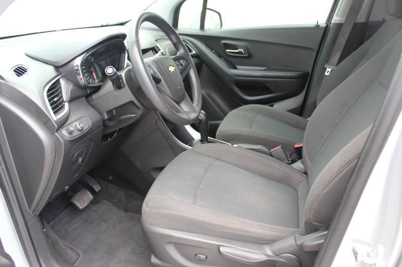 Used 2022 Chevrolet Trax LS w/ Tint and Cruise Package FWD image 9