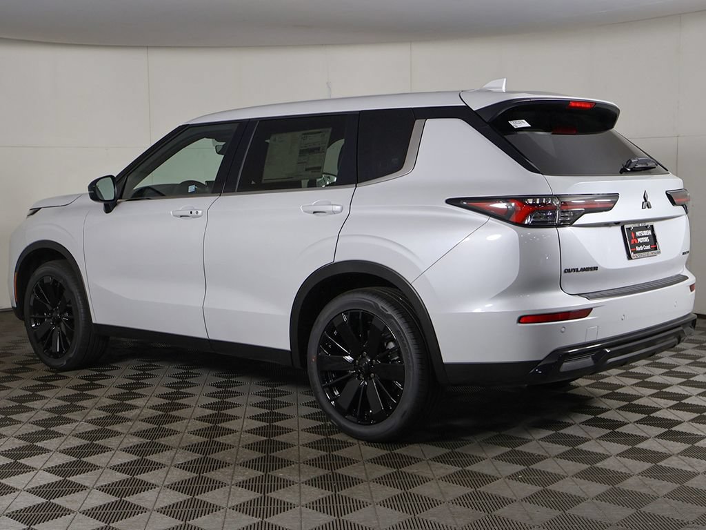 New 2026 Mitsubishi Outlander LE AWD/4WD image 9