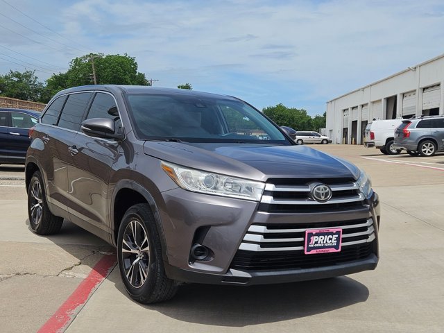 Used 2019 Toyota Highlander LE image 3