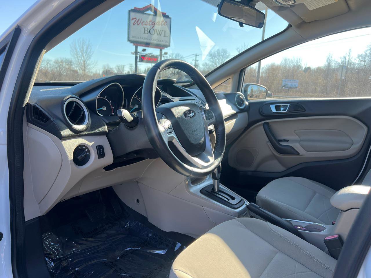 Used 2015 Ford Fiesta SE FWD image 15