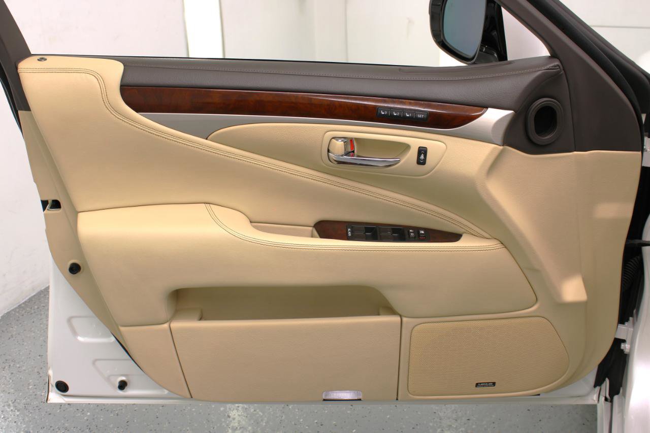 Used 2016 Lexus LS 460 w/ Comfort Package image 37