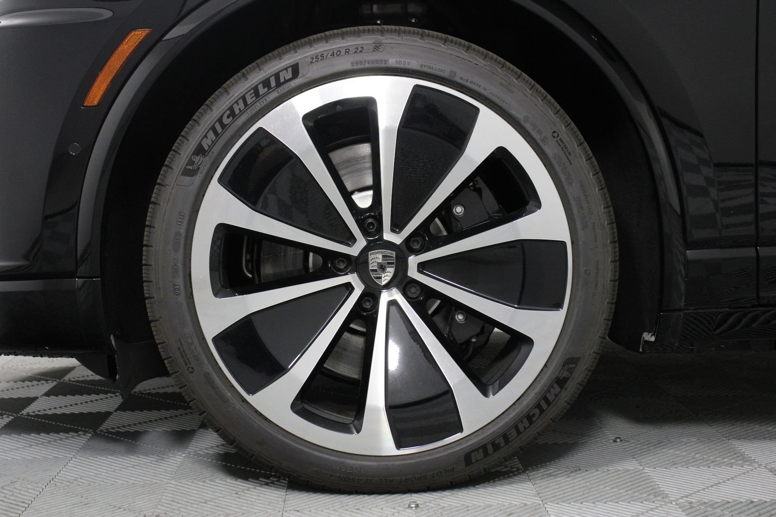 New 2025 Porsche Macan Turbo Electric AWD/4WD image 11