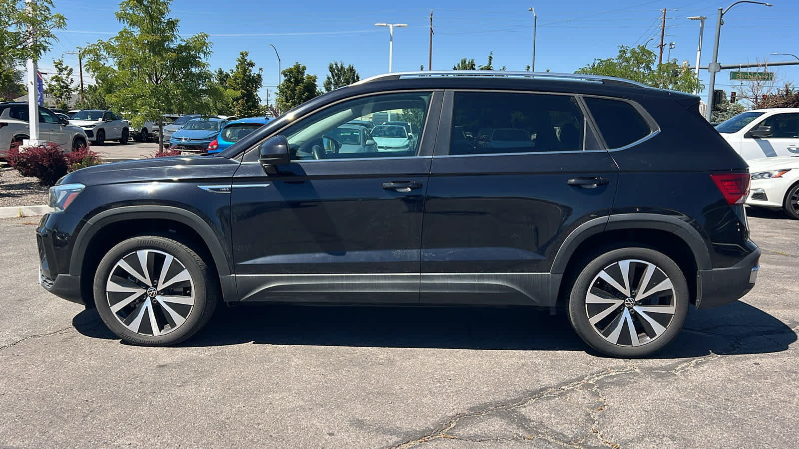 Certified 2022 Volkswagen Taos SE FWD image 8
