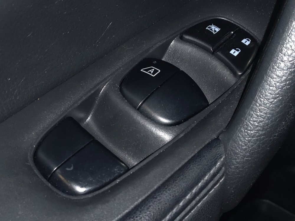 Used 2019 Nissan Rogue SV image 27