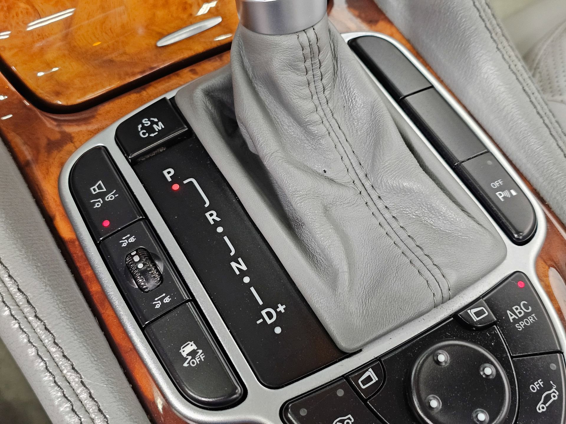 Used 2012 Mercedes-Benz SL 550 image 43