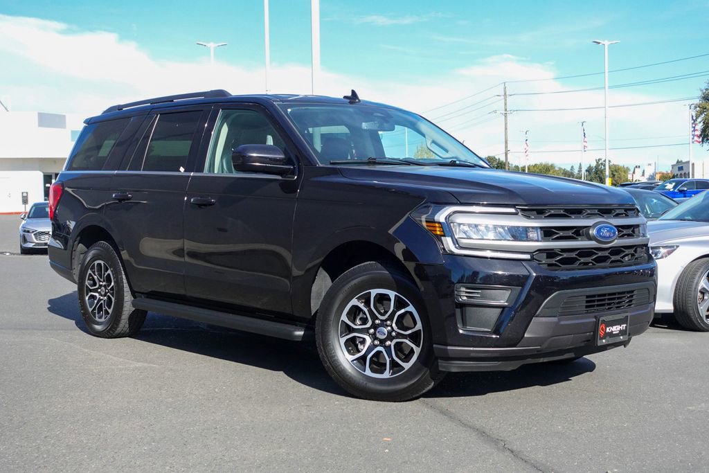 Used 2024 Ford Expedition XLT image 2