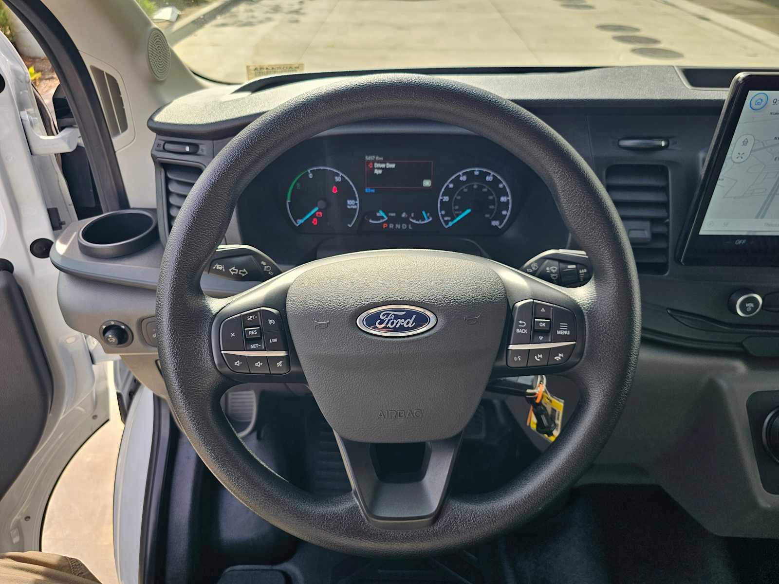 Used 2023 Ford E-Transit Medium Roof image 22