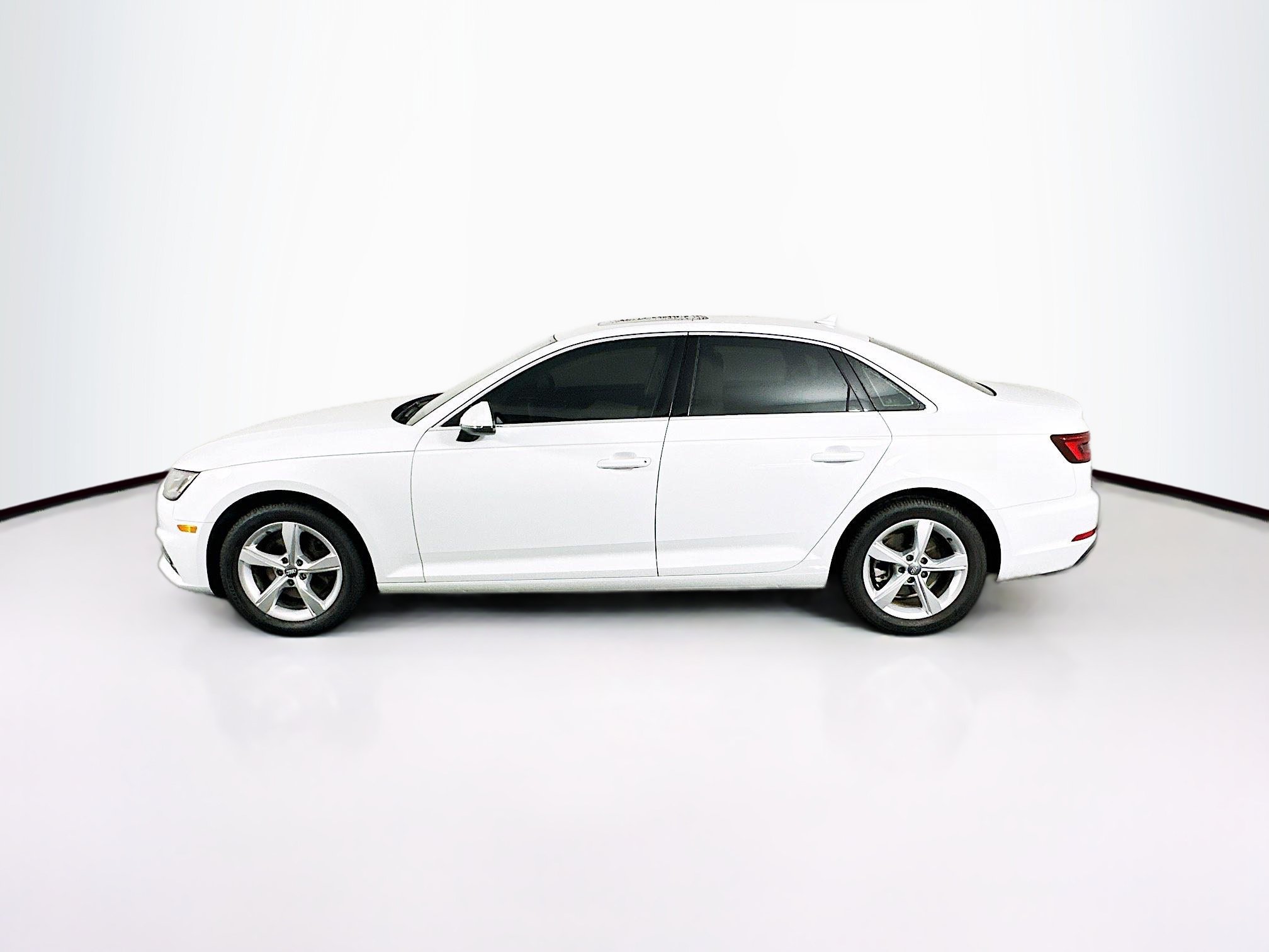 Used 2019 Audi A4 2.0T Premium w/ Convenience Package FWD image 4