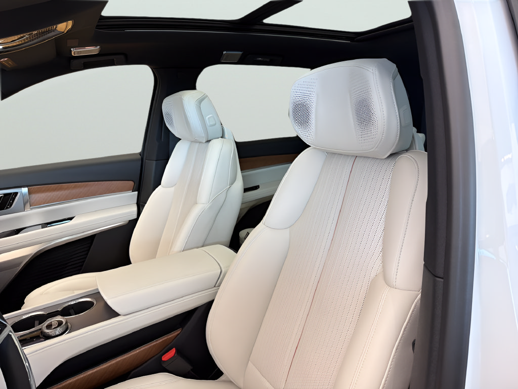 New 2027 Cadillac Vistiq Sport w/ LPO, Floor Liner Package AWD/4WD image 14