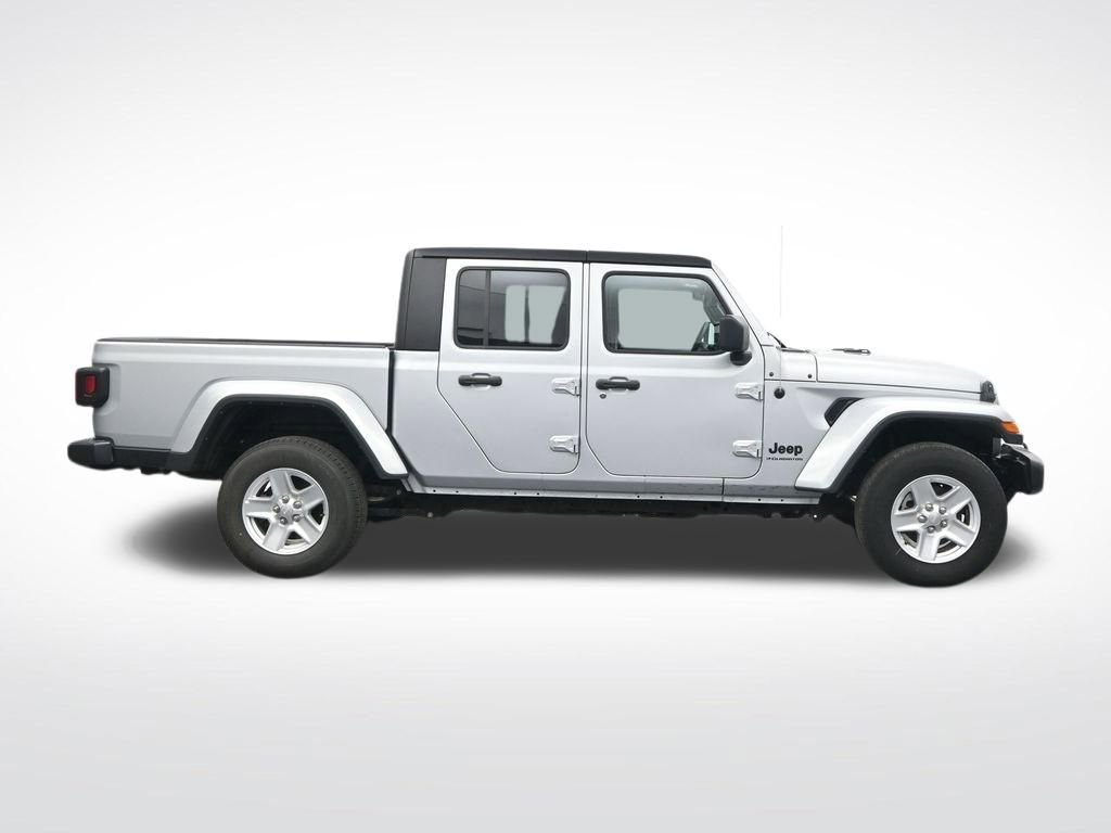 Used 2023 Jeep Gladiator Sport AWD/4WD image 4
