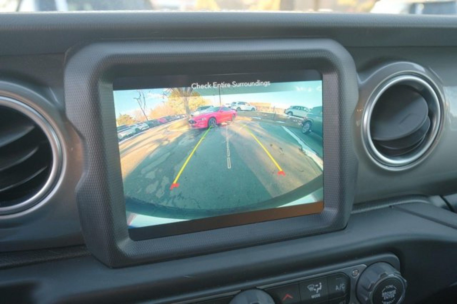 Used 2020 Jeep Wrangler Unlimited Sahara AWD/4WD image 23