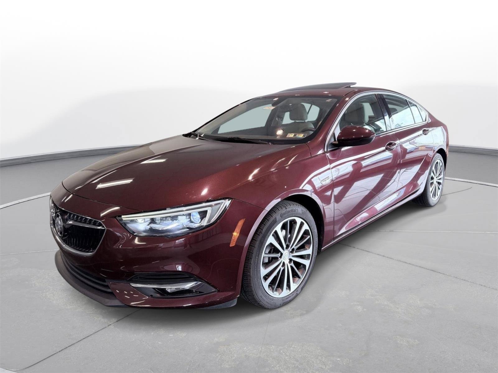 Used 2018 Buick Regal Essence w/ Driver Confidence Package #1 FWD image 2