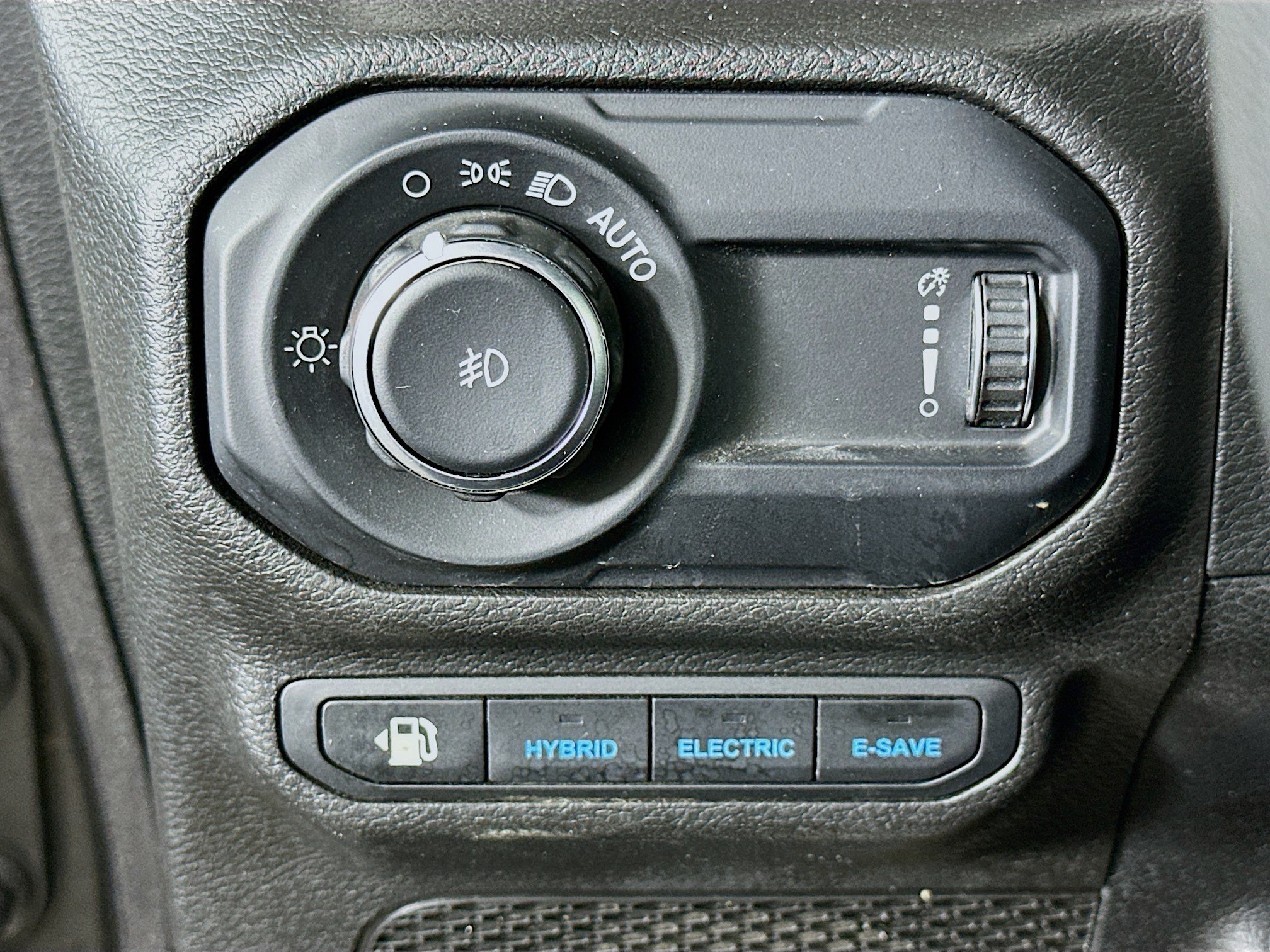 Used 2023 Jeep Wrangler Unlimited w/ 8.4" Radio Group AWD/4WD image 17