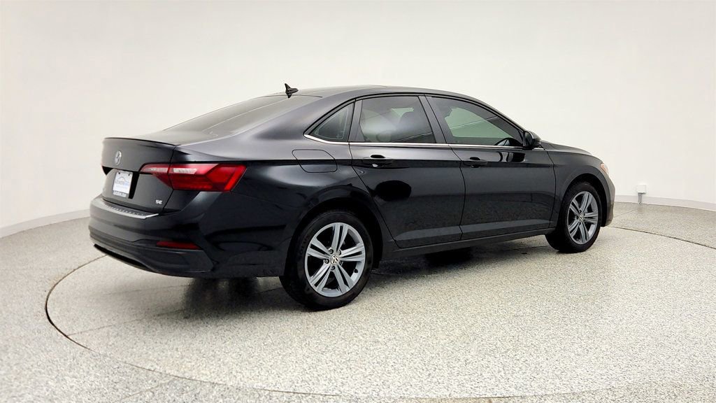 Used 2023 Volkswagen Jetta SE w/ Panoramic Sunroof Package image 5