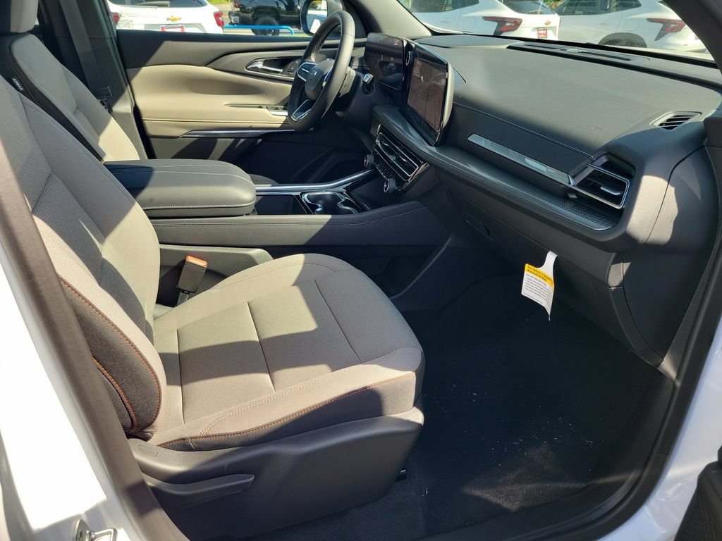 New 2027 Chevrolet Traverse LT w/ Midnight/Sport Edition FWD image 16