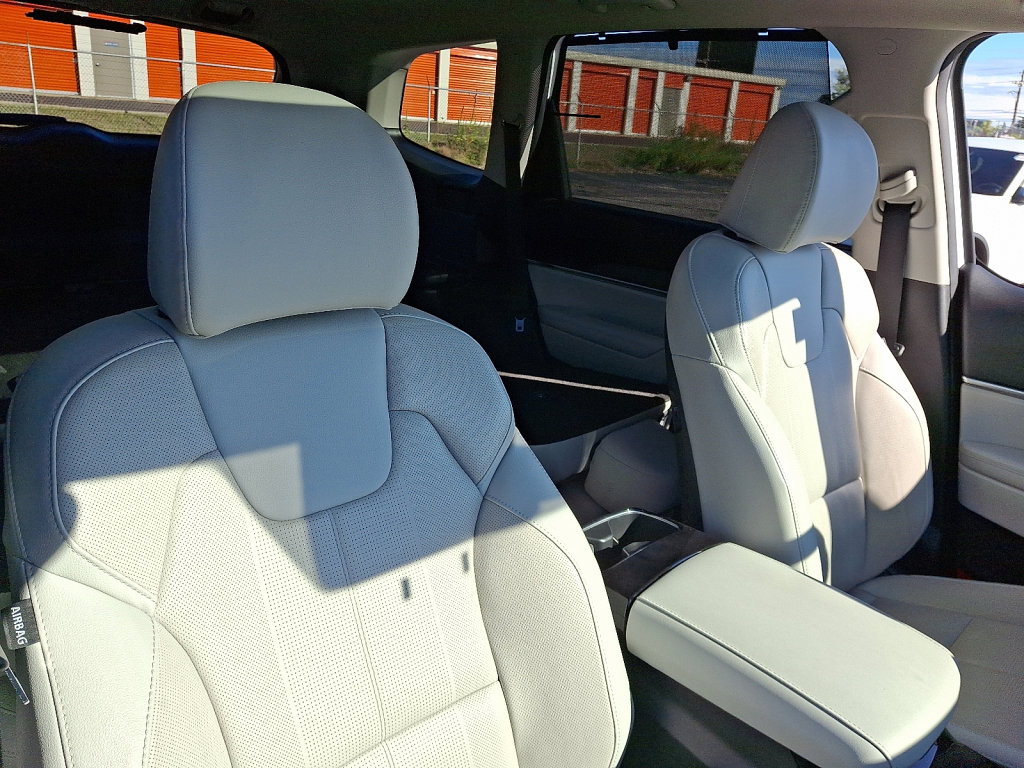Used 2023 Kia Telluride EX w/ EX Captain's Chair Package image 13