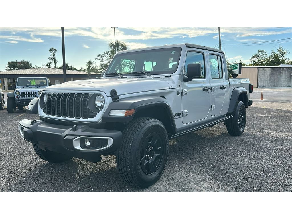 Used 2024 Jeep Gladiator Sport AWD/4WD image 2