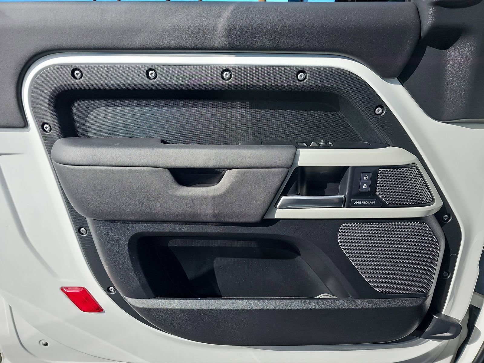 Used 2024 Land Rover Defender 90 S image 24