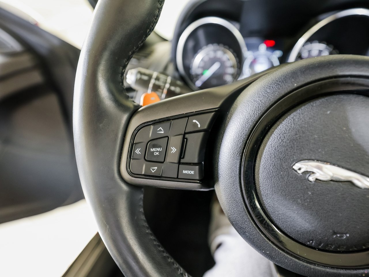 Used 2017 Jaguar F-TYPE S image 17