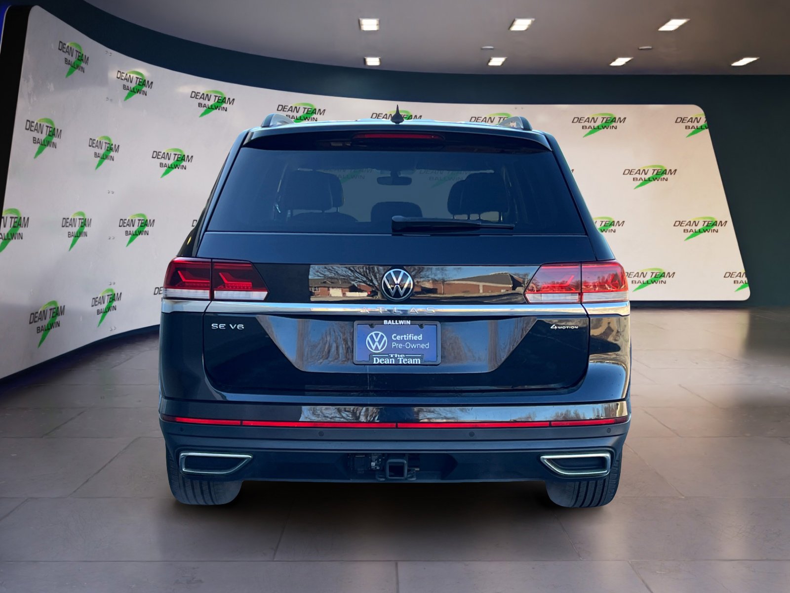 Certified 2023 Volkswagen Atlas SE w/ Black Wheel Package image 7
