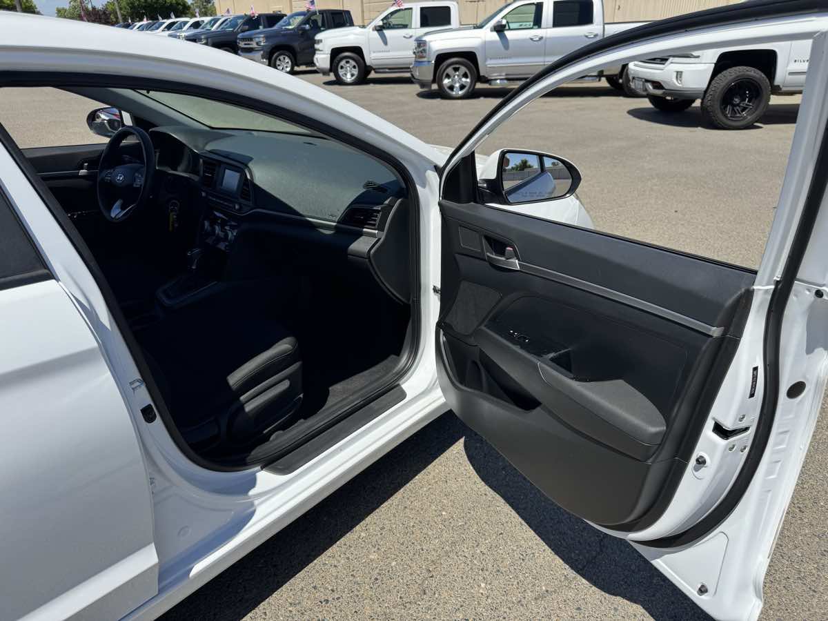 Used 2019 Hyundai Elantra SE w/ Cargo Package FWD image 14