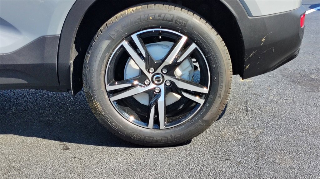 New 2026 Volvo XC40 B5 Core w/ Climate Package image 27