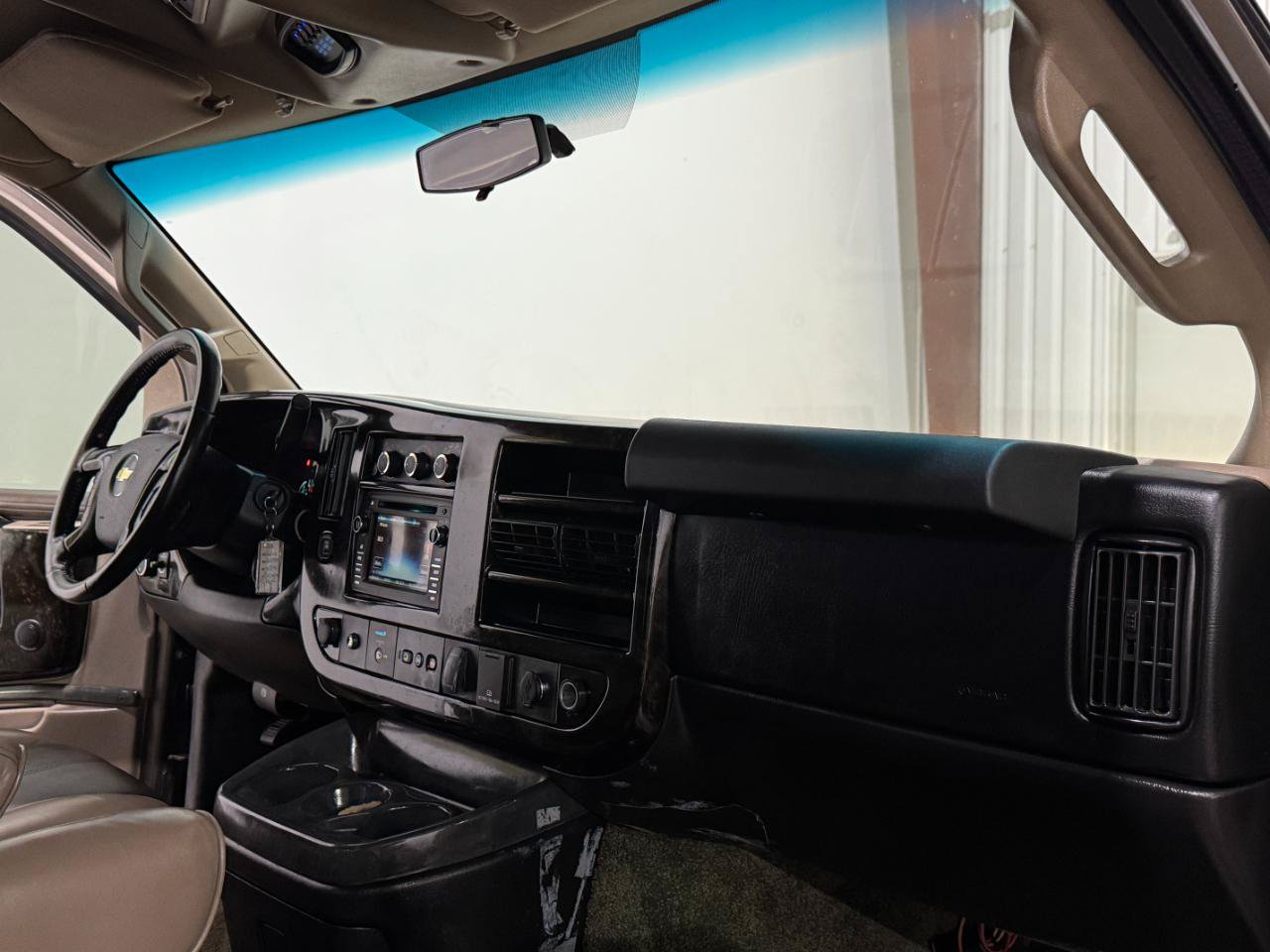 Used 2016 Chevrolet Express 2500 RWD image 11