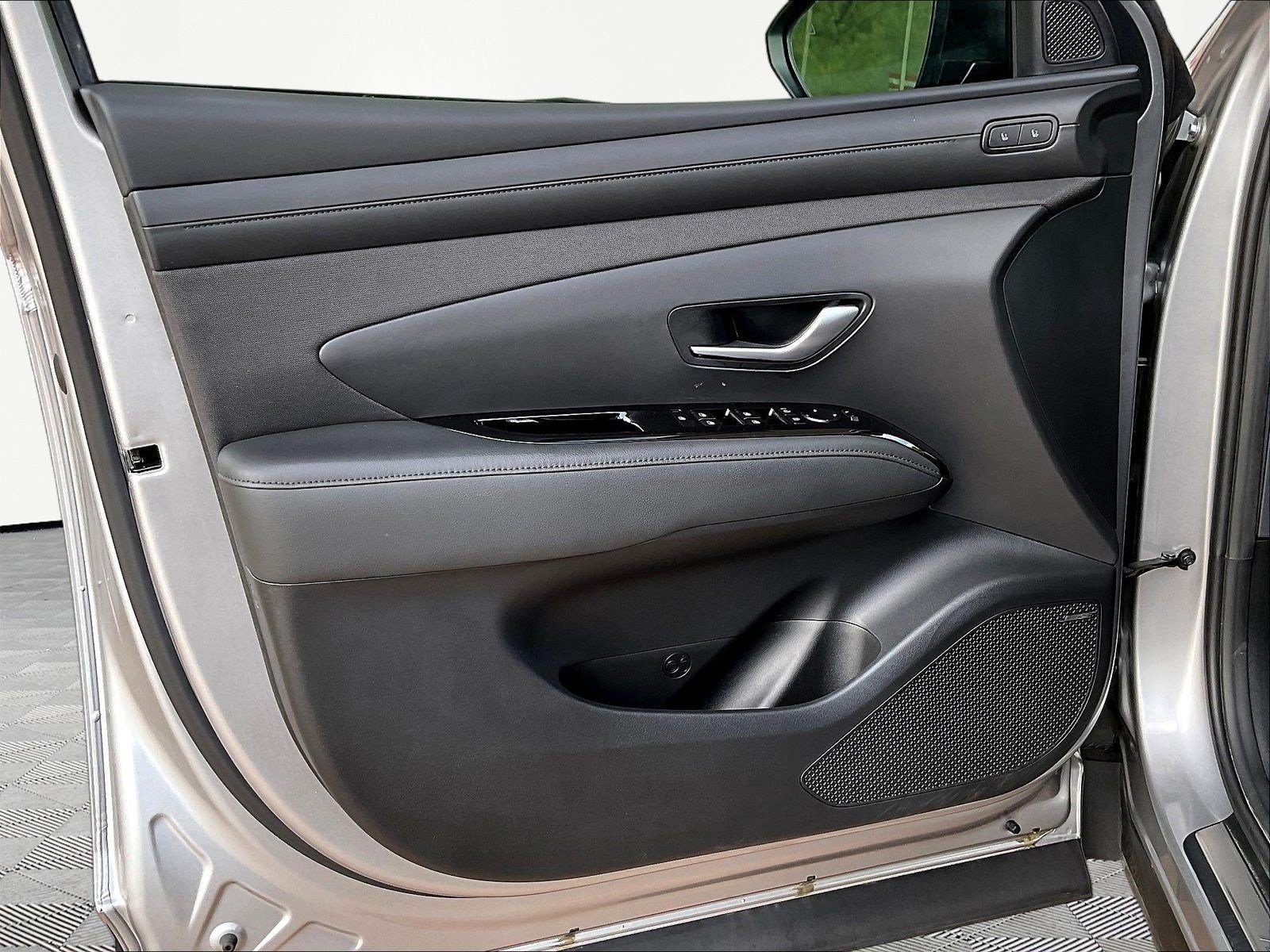 Used 2025 Hyundai Tucson Limited FWD image 20