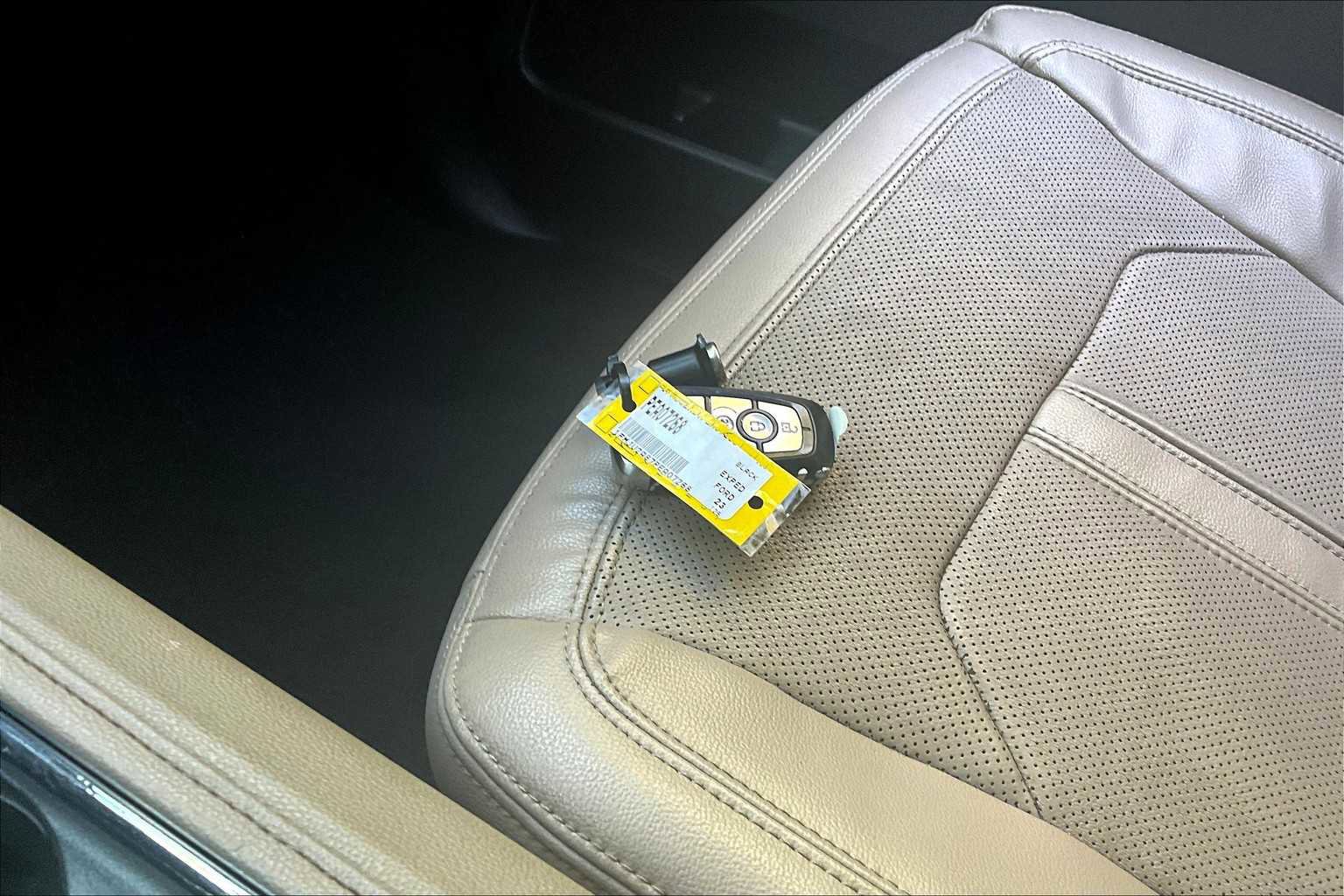 Used 2023 Ford Expedition Limited image 27