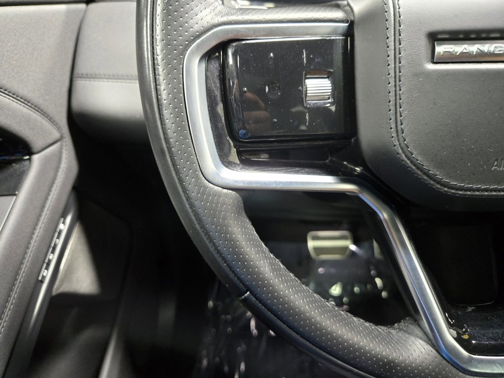 Used 2023 Land Rover Range Rover Evoque R-Dynamic SE image 16