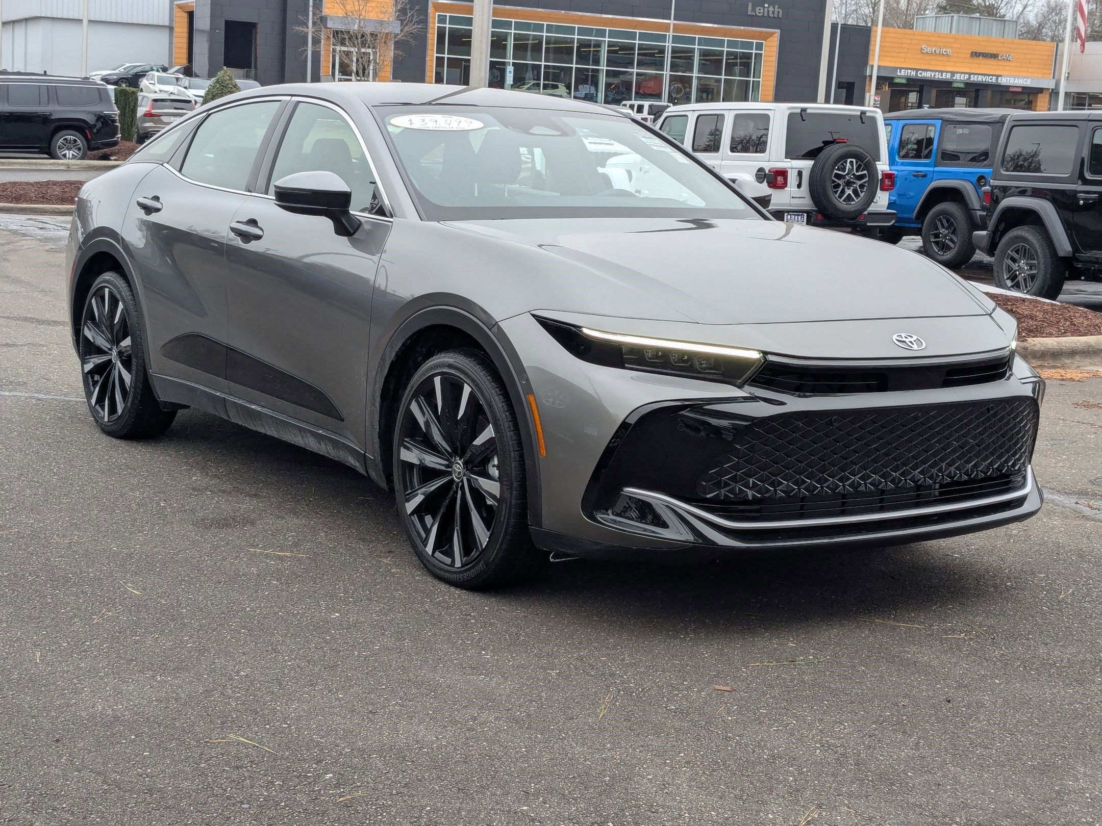 Used 2023 Toyota Crown Platinum image 3