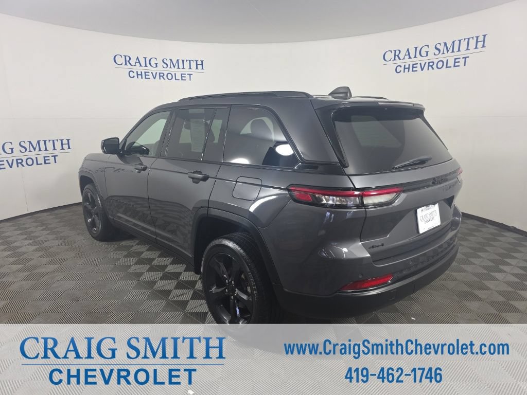 Used 2023 Jeep Grand Cherokee Altitude AWD/4WD image 3