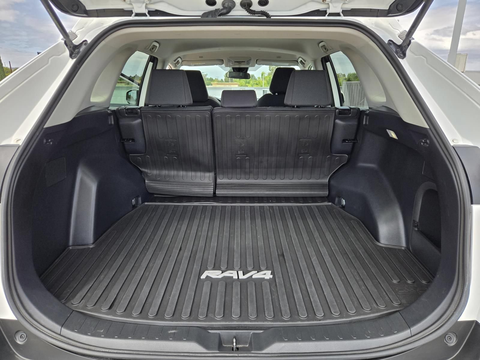 Used 2024 Toyota RAV4 LE AWD/4WD image 27