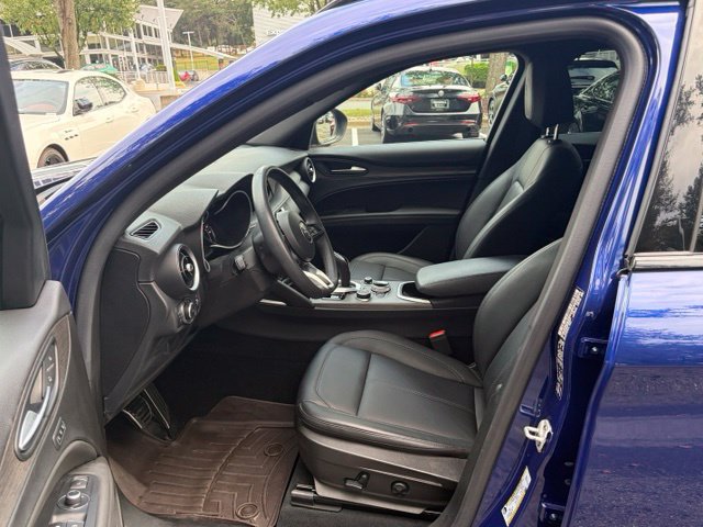 Used 2023 Alfa Romeo Stelvio Ti AWD/4WD image 22